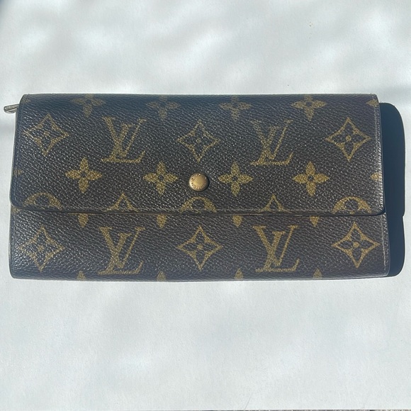 Louis Vuitton Sarah Wallet - Picture 1 of 9